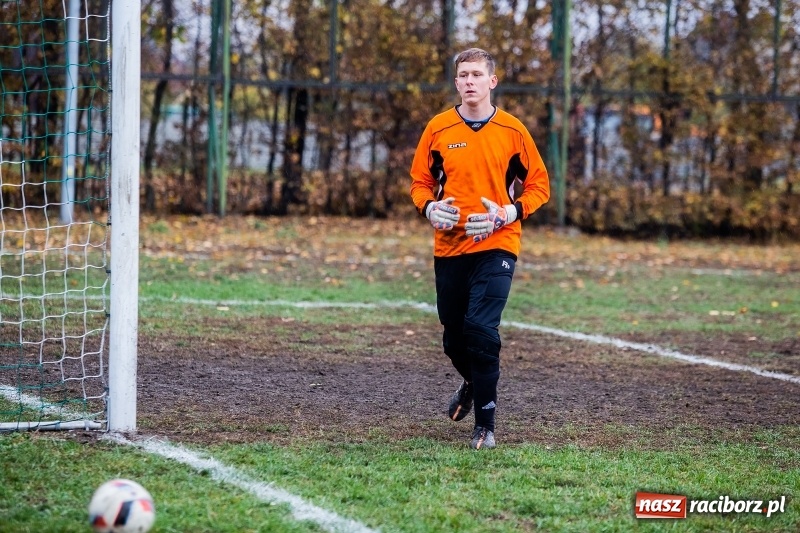 Zdjęcie w galerii na portalu naszraciborz.pl: Wicher Płonia uległ Strzelcowi. Rzuchów mistrzem jesieni wiadomości z regionu