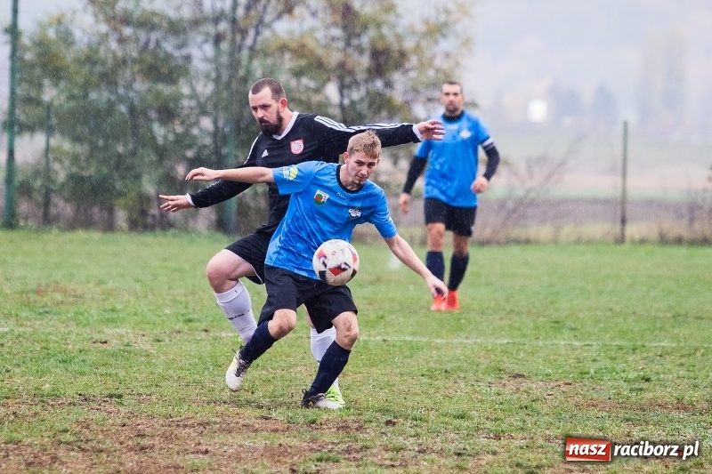 Zdjęcie w galerii na portalu naszraciborz.pl: Wicher Płonia uległ Strzelcowi. Rzuchów mistrzem jesieni wiadomości z regionu