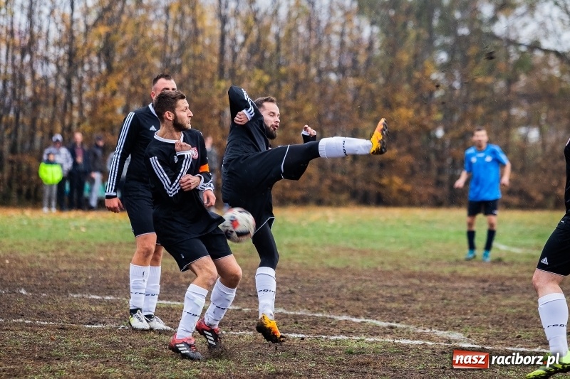 Zdjęcie w galerii na portalu naszraciborz.pl: Wicher Płonia uległ Strzelcowi. Rzuchów mistrzem jesieni wiadomości z regionu
