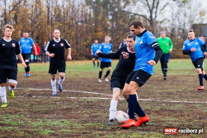 Zdjęcie w galerii na portalu naszraciborz.pl: Wicher Płonia uległ Strzelcowi. Rzuchów mistrzem jesieni wiadomości z regionu