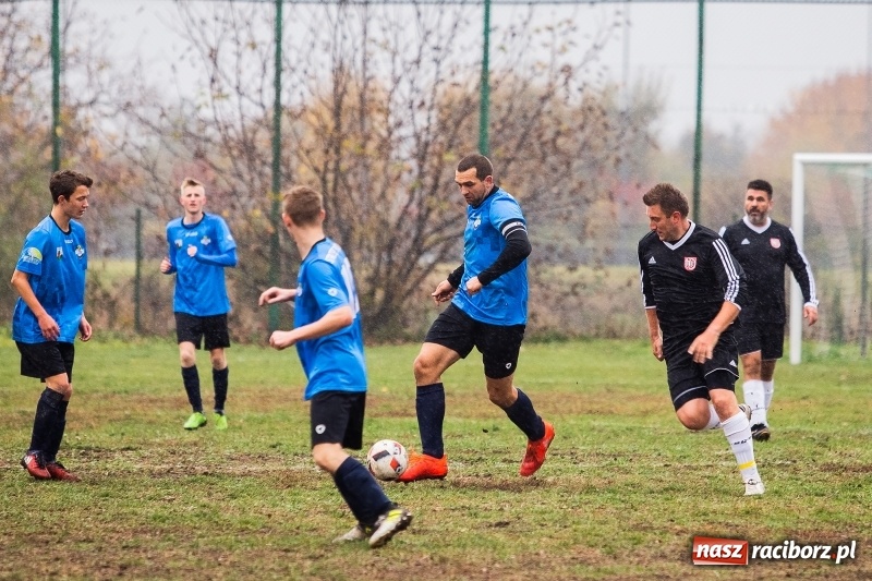 Zdjęcie w galerii na portalu naszraciborz.pl: Wicher Płonia uległ Strzelcowi. Rzuchów mistrzem jesieni wiadomości z regionu