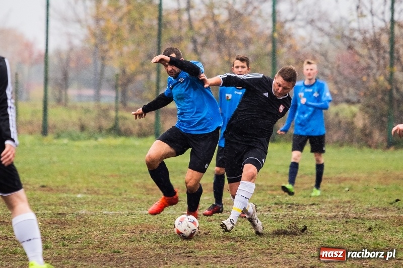 Zdjęcie w galerii na portalu naszraciborz.pl: Wicher Płonia uległ Strzelcowi. Rzuchów mistrzem jesieni wiadomości z regionu