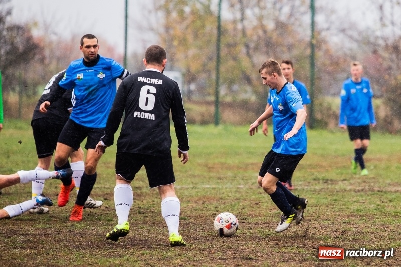Zdjęcie w galerii na portalu naszraciborz.pl: Wicher Płonia uległ Strzelcowi. Rzuchów mistrzem jesieni wiadomości z regionu