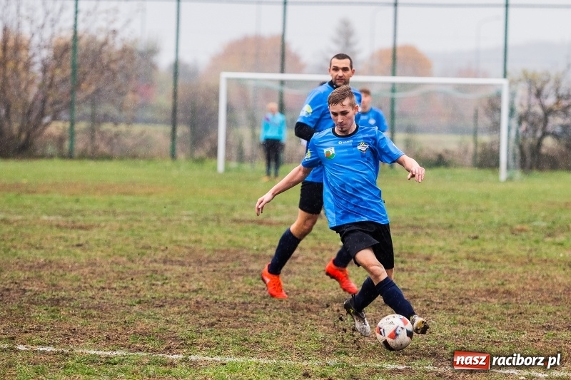 Zdjęcie w galerii na portalu naszraciborz.pl: Wicher Płonia uległ Strzelcowi. Rzuchów mistrzem jesieni wiadomości z regionu