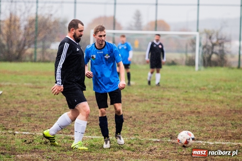 Zdjęcie w galerii na portalu naszraciborz.pl: Wicher Płonia uległ Strzelcowi. Rzuchów mistrzem jesieni wiadomości z regionu