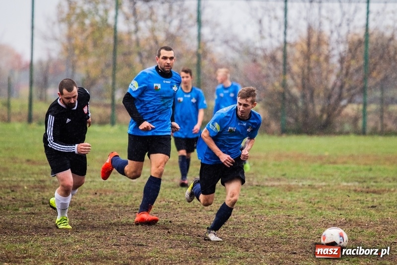Zdjęcie w galerii na portalu naszraciborz.pl: Wicher Płonia uległ Strzelcowi. Rzuchów mistrzem jesieni wiadomości z regionu