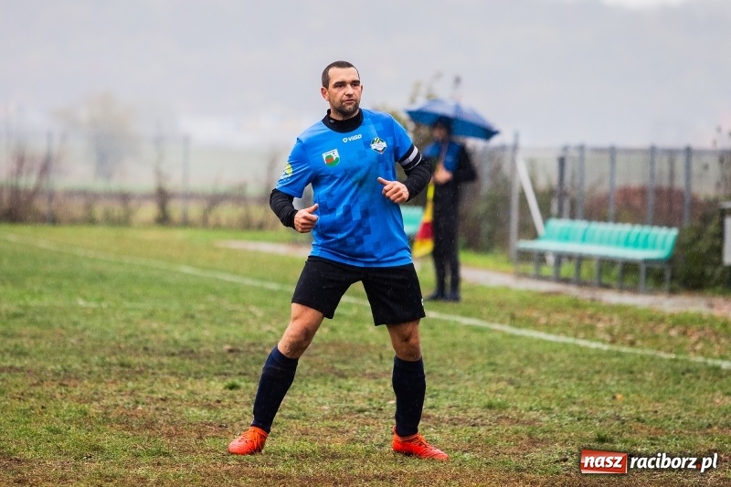 Zdjęcie w galerii na portalu naszraciborz.pl: Wicher Płonia uległ Strzelcowi. Rzuchów mistrzem jesieni wiadomości z regionu