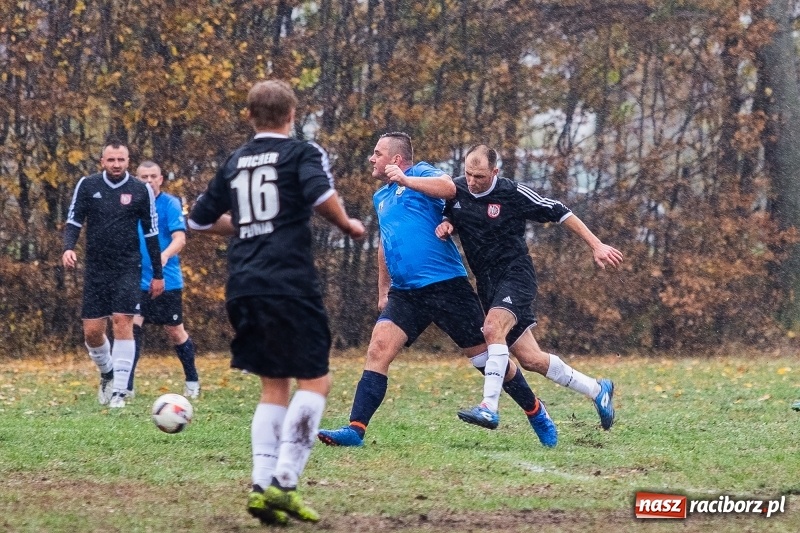 Zdjęcie w galerii na portalu naszraciborz.pl: Wicher Płonia uległ Strzelcowi. Rzuchów mistrzem jesieni wiadomości z regionu