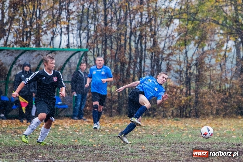 Zdjęcie w galerii na portalu naszraciborz.pl: Wicher Płonia uległ Strzelcowi. Rzuchów mistrzem jesieni wiadomości z regionu
