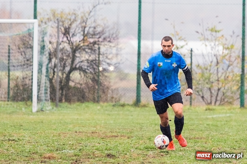 Zdjęcie w galerii na portalu naszraciborz.pl: Wicher Płonia uległ Strzelcowi. Rzuchów mistrzem jesieni wiadomości z regionu