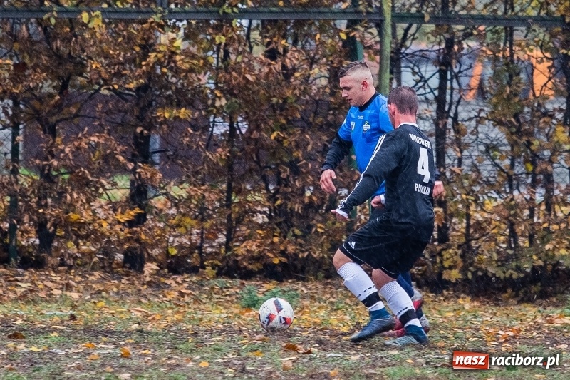 Zdjęcie w galerii na portalu naszraciborz.pl: Wicher Płonia uległ Strzelcowi. Rzuchów mistrzem jesieni wiadomości z regionu