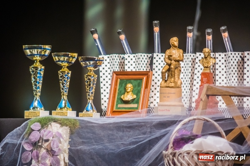 Zdjęcie w galerii na portalu naszraciborz.pl: Młodzieżowy Chór Bel Canto z Grand Prix XXVII Festiwalu Pieśni Chóralnej wiadomości z regionu