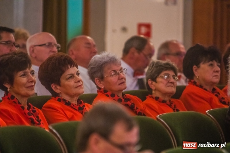 Zdjęcie w galerii na portalu naszraciborz.pl: Młodzieżowy Chór Bel Canto z Grand Prix XXVII Festiwalu Pieśni Chóralnej wiadomości z regionu