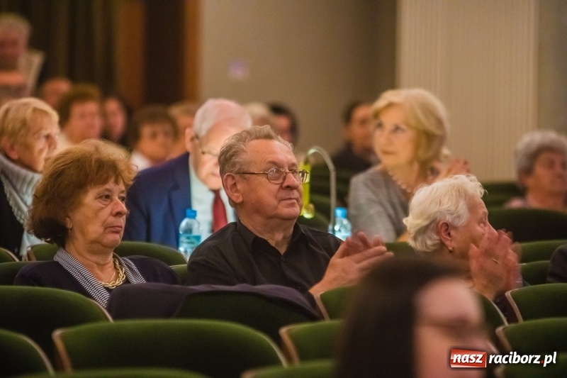 Zdjęcie w galerii na portalu naszraciborz.pl: Młodzieżowy Chór Bel Canto z Grand Prix XXVII Festiwalu Pieśni Chóralnej wiadomości z regionu
