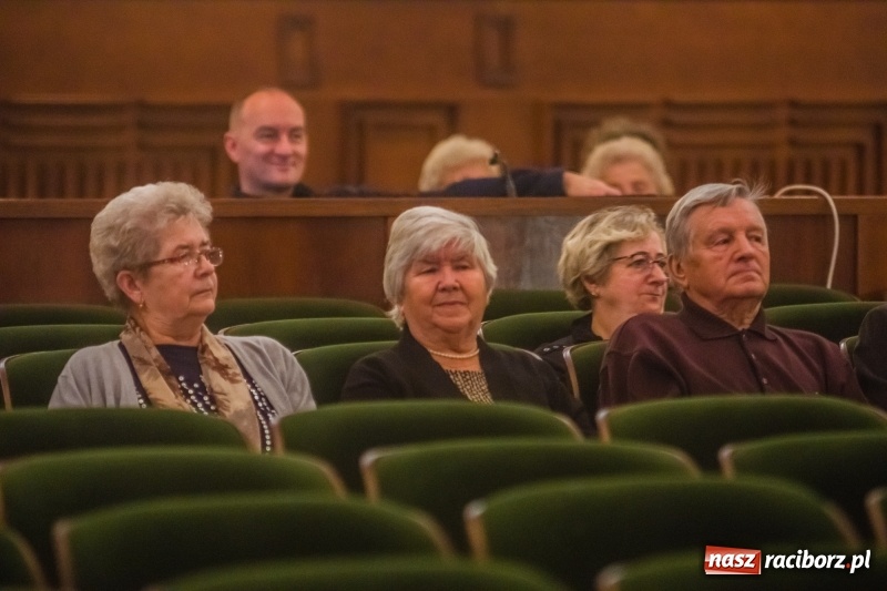 Zdjęcie w galerii na portalu naszraciborz.pl: Młodzieżowy Chór Bel Canto z Grand Prix XXVII Festiwalu Pieśni Chóralnej wiadomości z regionu