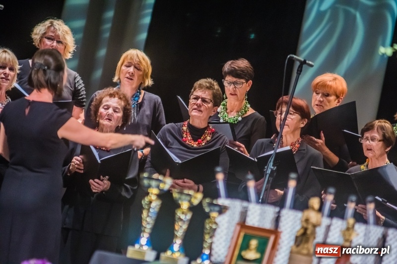 Zdjęcie w galerii na portalu naszraciborz.pl: Młodzieżowy Chór Bel Canto z Grand Prix XXVII Festiwalu Pieśni Chóralnej wiadomości z regionu