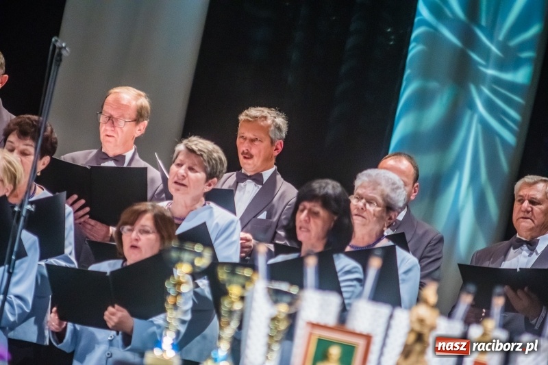 Zdjęcie w galerii na portalu naszraciborz.pl: Młodzieżowy Chór Bel Canto z Grand Prix XXVII Festiwalu Pieśni Chóralnej wiadomości z regionu