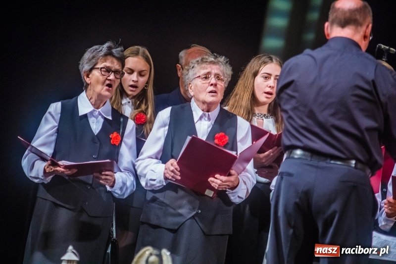 Zdjęcie w galerii na portalu naszraciborz.pl: Młodzieżowy Chór Bel Canto z Grand Prix XXVII Festiwalu Pieśni Chóralnej wiadomości z regionu