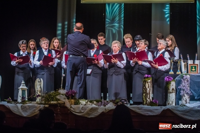 Zdjęcie w galerii na portalu naszraciborz.pl: Młodzieżowy Chór Bel Canto z Grand Prix XXVII Festiwalu Pieśni Chóralnej wiadomości z regionu