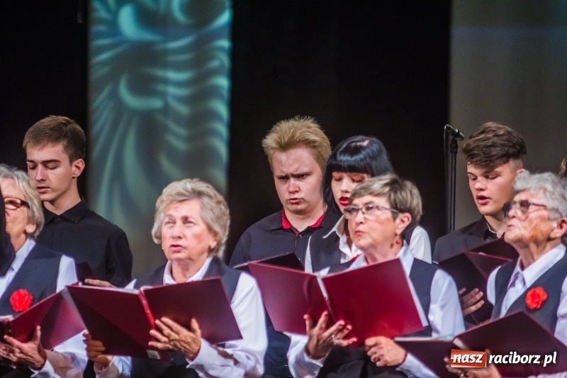 Zdjęcie w galerii na portalu naszraciborz.pl: Młodzieżowy Chór Bel Canto z Grand Prix XXVII Festiwalu Pieśni Chóralnej wiadomości z regionu