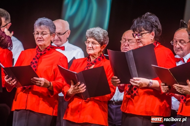 Zdjęcie w galerii na portalu naszraciborz.pl: Młodzieżowy Chór Bel Canto z Grand Prix XXVII Festiwalu Pieśni Chóralnej wiadomości z regionu