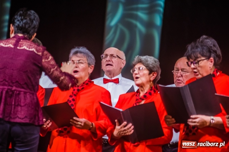 Zdjęcie w galerii na portalu naszraciborz.pl: Młodzieżowy Chór Bel Canto z Grand Prix XXVII Festiwalu Pieśni Chóralnej wiadomości z regionu