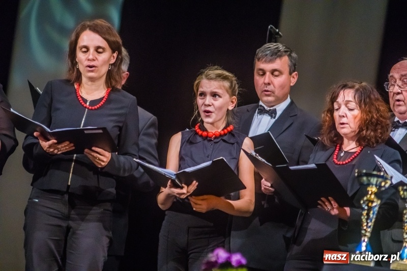 Zdjęcie w galerii na portalu naszraciborz.pl: Młodzieżowy Chór Bel Canto z Grand Prix XXVII Festiwalu Pieśni Chóralnej wiadomości z regionu