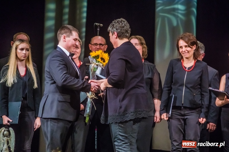 Zdjęcie w galerii na portalu naszraciborz.pl: Młodzieżowy Chór Bel Canto z Grand Prix XXVII Festiwalu Pieśni Chóralnej wiadomości z regionu