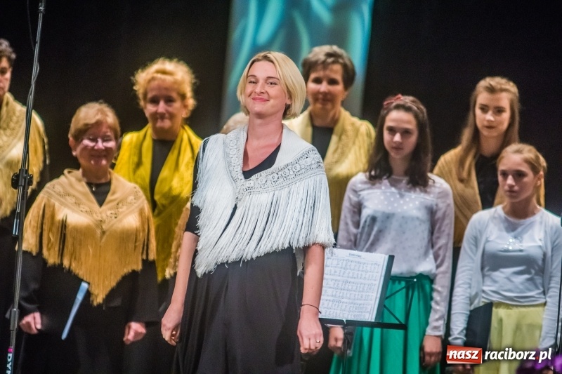 Zdjęcie w galerii na portalu naszraciborz.pl: Młodzieżowy Chór Bel Canto z Grand Prix XXVII Festiwalu Pieśni Chóralnej wiadomości z regionu