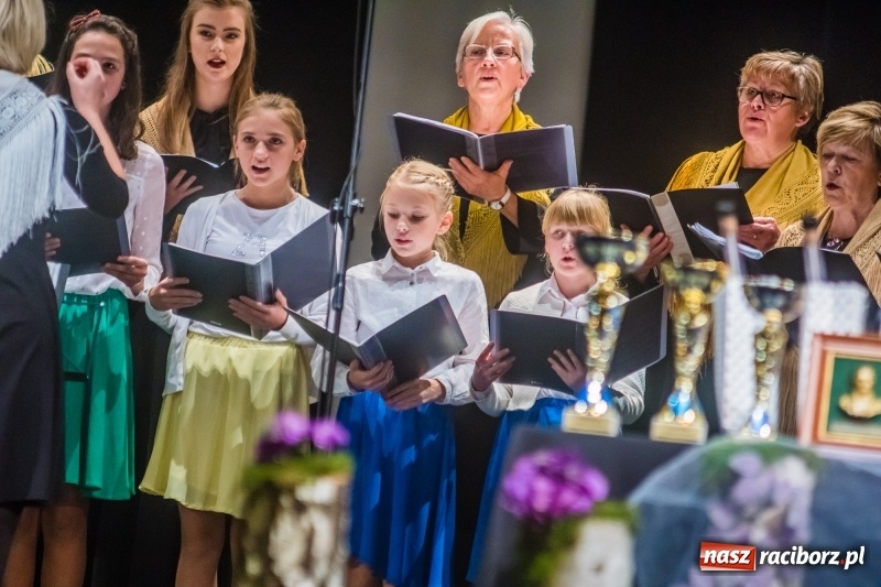 Zdjęcie w galerii na portalu naszraciborz.pl: Młodzieżowy Chór Bel Canto z Grand Prix XXVII Festiwalu Pieśni Chóralnej wiadomości z regionu