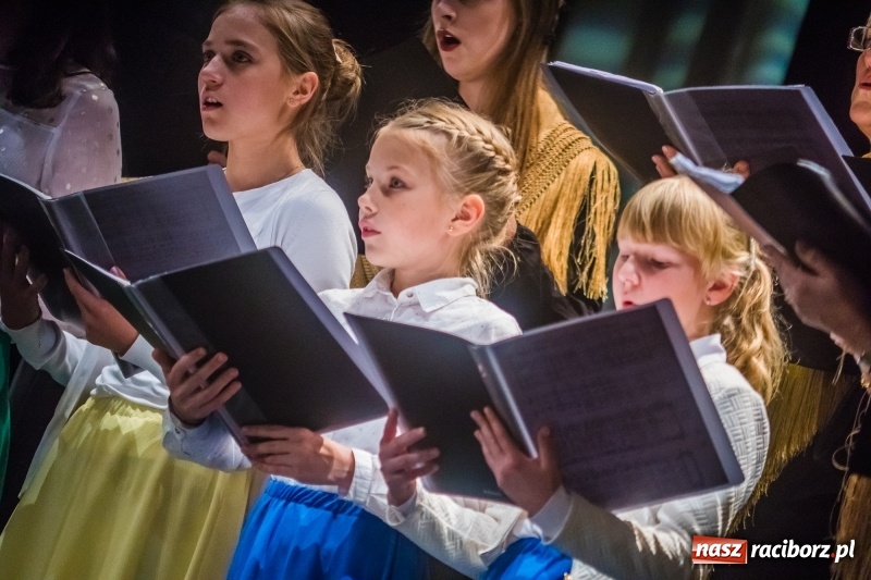 Zdjęcie w galerii na portalu naszraciborz.pl: Młodzieżowy Chór Bel Canto z Grand Prix XXVII Festiwalu Pieśni Chóralnej wiadomości z regionu