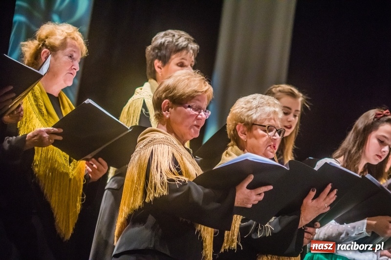 Zdjęcie w galerii na portalu naszraciborz.pl: Młodzieżowy Chór Bel Canto z Grand Prix XXVII Festiwalu Pieśni Chóralnej wiadomości z regionu