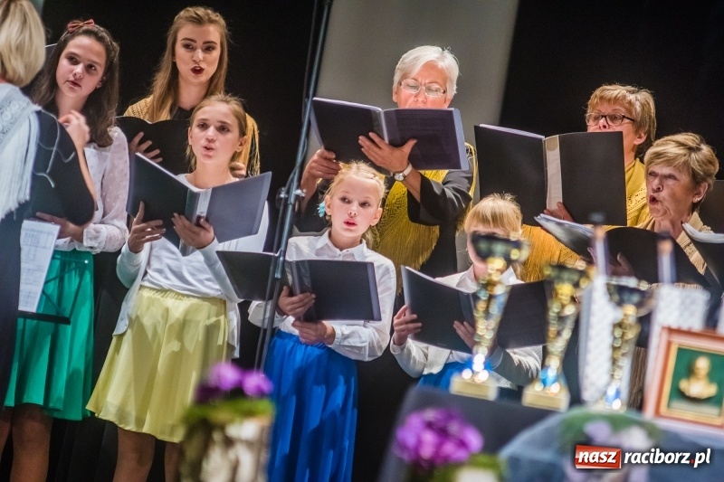Zdjęcie w galerii na portalu naszraciborz.pl: Młodzieżowy Chór Bel Canto z Grand Prix XXVII Festiwalu Pieśni Chóralnej wiadomości z regionu
