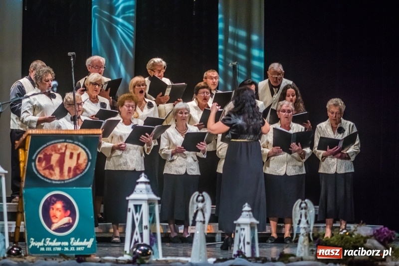 Zdjęcie w galerii na portalu naszraciborz.pl: Młodzieżowy Chór Bel Canto z Grand Prix XXVII Festiwalu Pieśni Chóralnej wiadomości z regionu