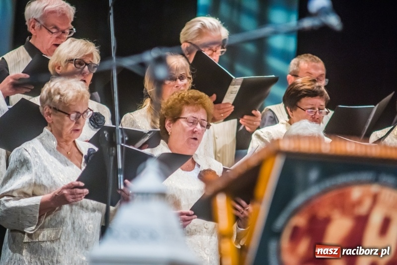 Zdjęcie w galerii na portalu naszraciborz.pl: Młodzieżowy Chór Bel Canto z Grand Prix XXVII Festiwalu Pieśni Chóralnej wiadomości z regionu