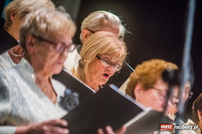 Zdjęcie w galerii na portalu naszraciborz.pl: Młodzieżowy Chór Bel Canto z Grand Prix XXVII Festiwalu Pieśni Chóralnej wiadomości z regionu