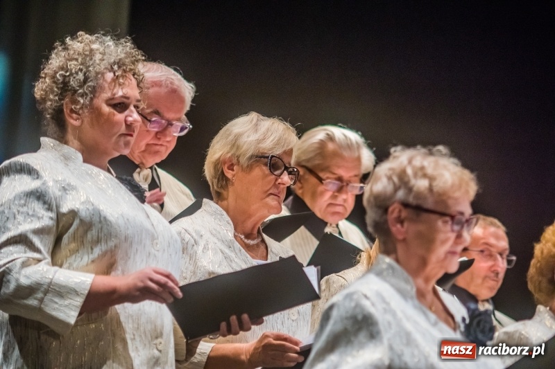 Zdjęcie w galerii na portalu naszraciborz.pl: Młodzieżowy Chór Bel Canto z Grand Prix XXVII Festiwalu Pieśni Chóralnej wiadomości z regionu