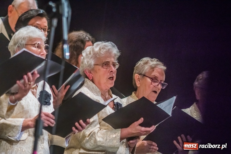 Zdjęcie w galerii na portalu naszraciborz.pl: Młodzieżowy Chór Bel Canto z Grand Prix XXVII Festiwalu Pieśni Chóralnej wiadomości z regionu