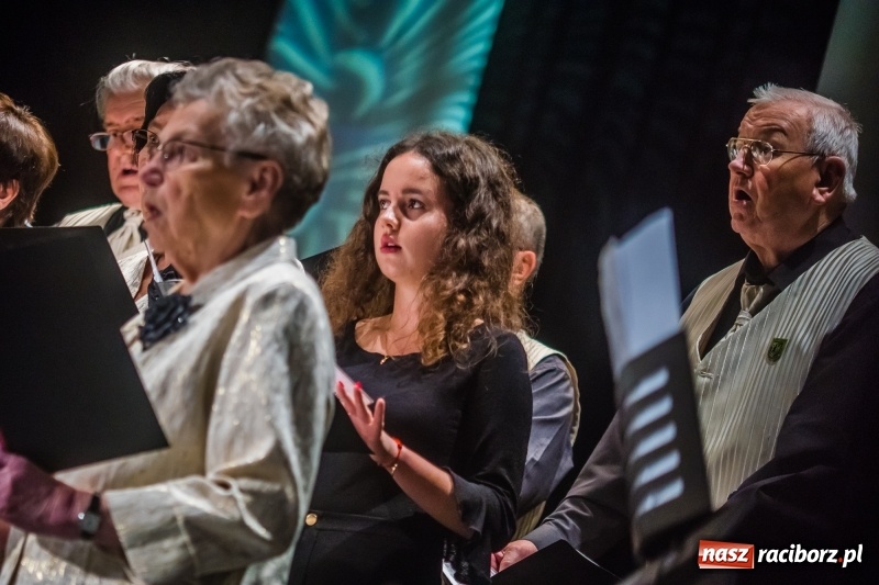 Zdjęcie w galerii na portalu naszraciborz.pl: Młodzieżowy Chór Bel Canto z Grand Prix XXVII Festiwalu Pieśni Chóralnej wiadomości z regionu