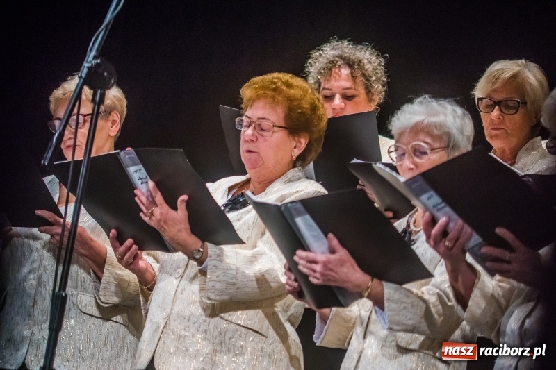 Zdjęcie w galerii na portalu naszraciborz.pl: Młodzieżowy Chór Bel Canto z Grand Prix XXVII Festiwalu Pieśni Chóralnej wiadomości z regionu
