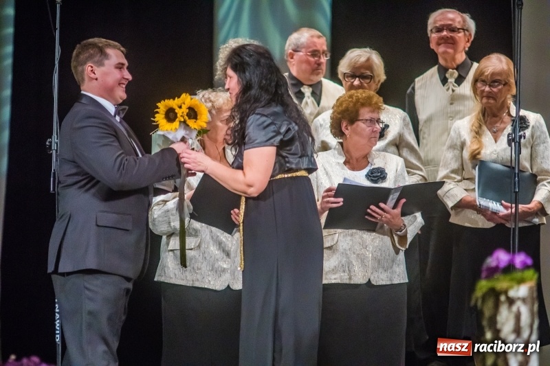 Zdjęcie w galerii na portalu naszraciborz.pl: Młodzieżowy Chór Bel Canto z Grand Prix XXVII Festiwalu Pieśni Chóralnej wiadomości z regionu