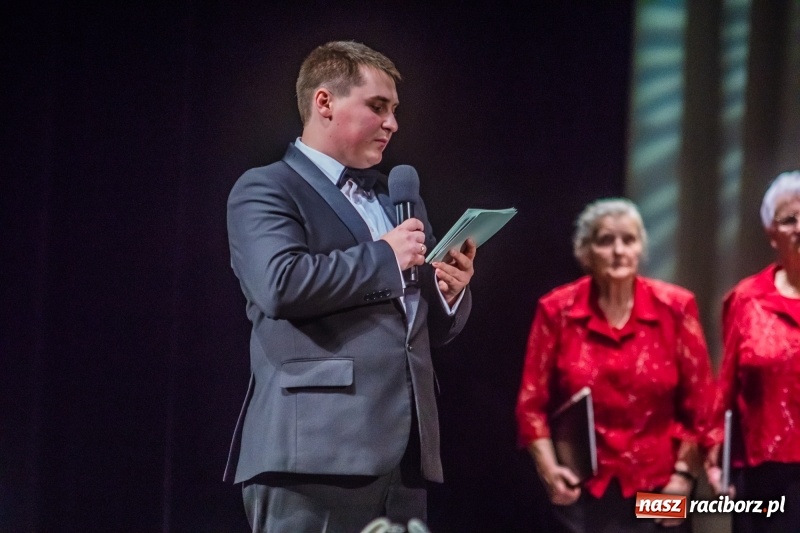 Zdjęcie w galerii na portalu naszraciborz.pl: Młodzieżowy Chór Bel Canto z Grand Prix XXVII Festiwalu Pieśni Chóralnej wiadomości z regionu