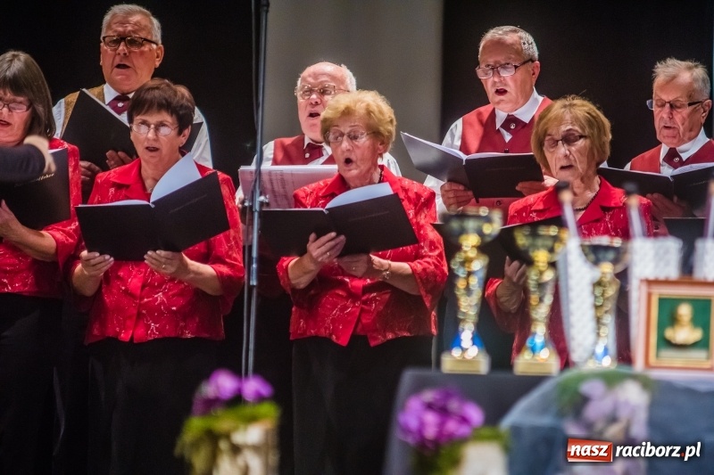 Zdjęcie w galerii na portalu naszraciborz.pl: Młodzieżowy Chór Bel Canto z Grand Prix XXVII Festiwalu Pieśni Chóralnej wiadomości z regionu