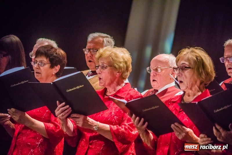 Zdjęcie w galerii na portalu naszraciborz.pl: Młodzieżowy Chór Bel Canto z Grand Prix XXVII Festiwalu Pieśni Chóralnej wiadomości z regionu