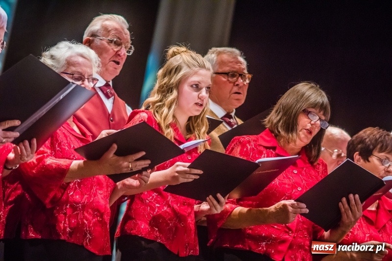 Zdjęcie w galerii na portalu naszraciborz.pl: Młodzieżowy Chór Bel Canto z Grand Prix XXVII Festiwalu Pieśni Chóralnej wiadomości z regionu