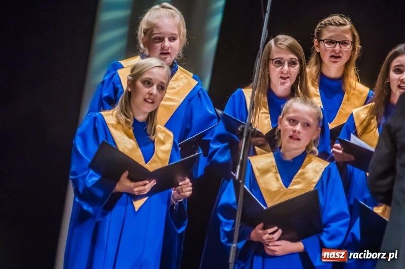 Zdjęcie w galerii na portalu naszraciborz.pl: Młodzieżowy Chór Bel Canto z Grand Prix XXVII Festiwalu Pieśni Chóralnej wiadomości z regionu