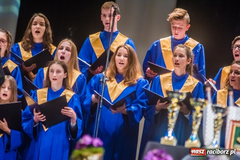 Zdjęcie w galerii na portalu naszraciborz.pl: Młodzieżowy Chór Bel Canto z Grand Prix XXVII Festiwalu Pieśni Chóralnej wiadomości z regionu