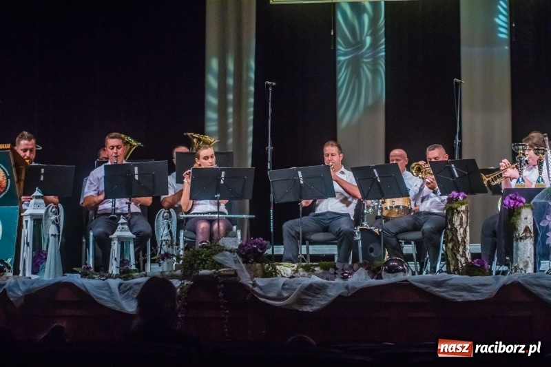 Zdjęcie w galerii na portalu naszraciborz.pl: Młodzieżowy Chór Bel Canto z Grand Prix XXVII Festiwalu Pieśni Chóralnej wiadomości z regionu