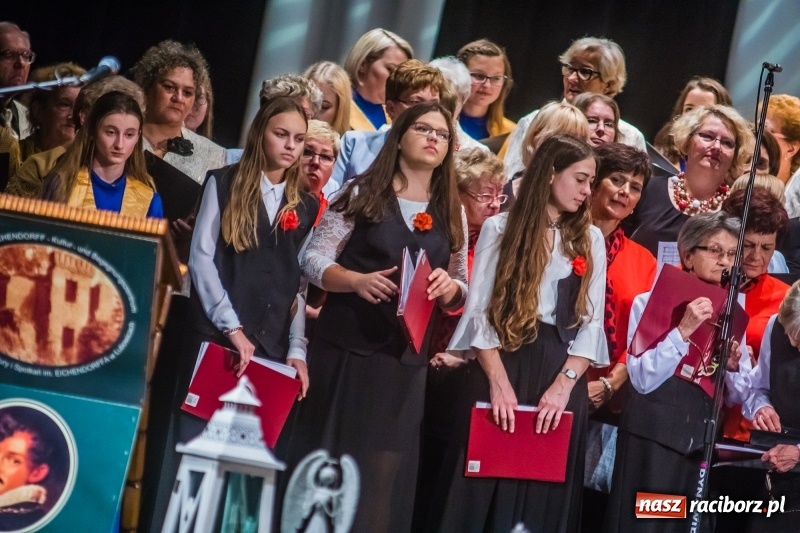 Zdjęcie w galerii na portalu naszraciborz.pl: Młodzieżowy Chór Bel Canto z Grand Prix XXVII Festiwalu Pieśni Chóralnej wiadomości z regionu