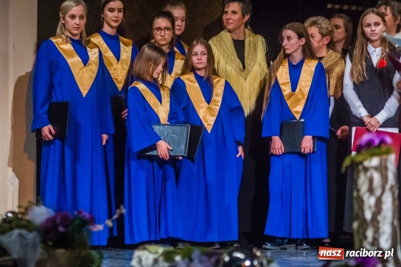 Zdjęcie w galerii na portalu naszraciborz.pl: Młodzieżowy Chór Bel Canto z Grand Prix XXVII Festiwalu Pieśni Chóralnej wiadomości z regionu